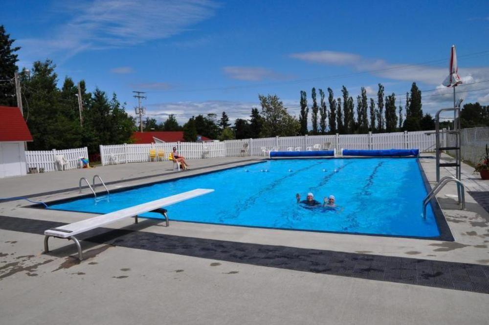 Camping & Chalets De La Demi-Lieue Hotel Сен-Жан-Порт-Жоли Екстериор снимка