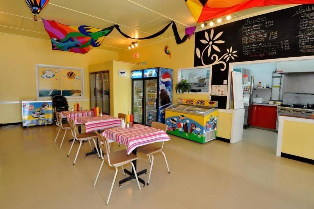 Camping & Chalets De La Demi-Lieue Hotel Сен-Жан-Порт-Жоли Екстериор снимка