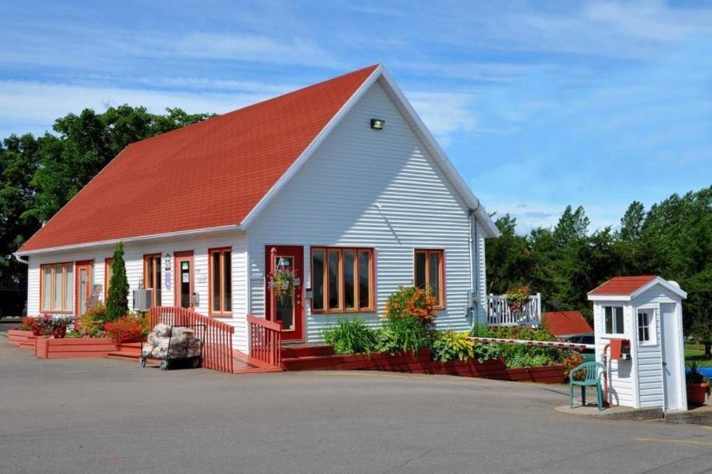Camping & Chalets De La Demi-Lieue Hotel Сен-Жан-Порт-Жоли Екстериор снимка