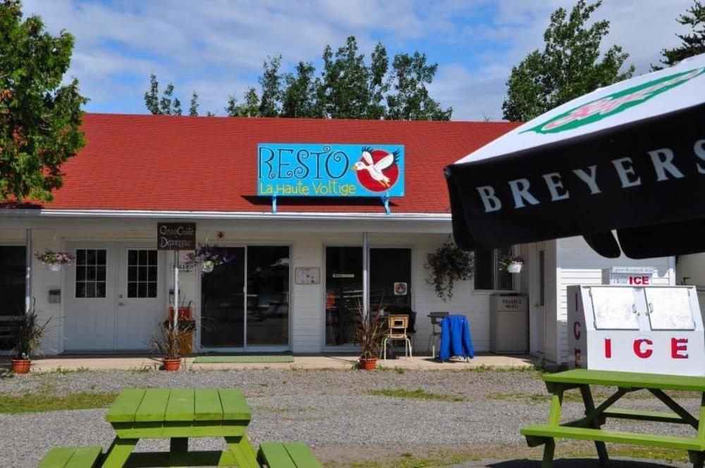 Camping & Chalets De La Demi-Lieue Hotel Сен-Жан-Порт-Жоли Екстериор снимка